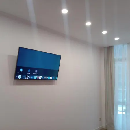 Near Center * Λβιβ